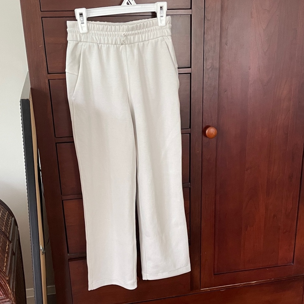 Lululemon cream cropped pants, size 0, like new